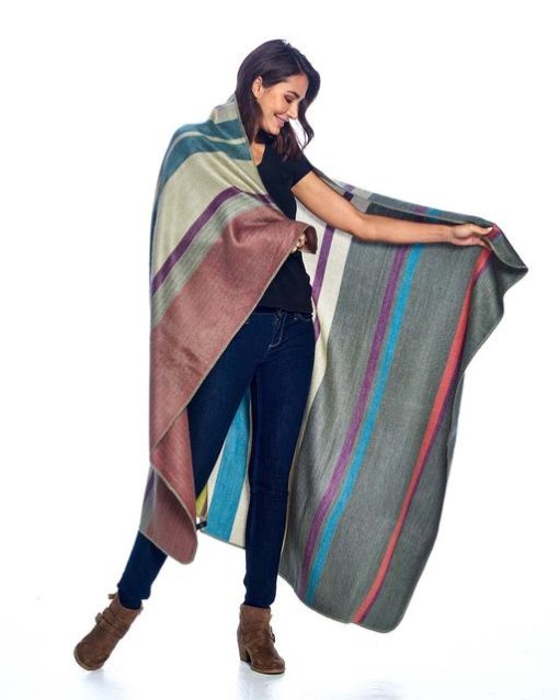 Metro Color Throw inside