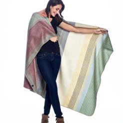 Spectrum Alpaca throw inside view