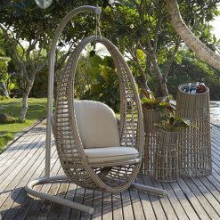 Oval hanging chair in Kubu color