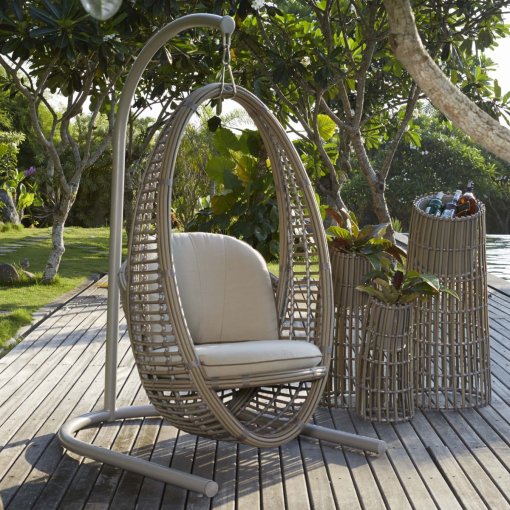 Oval hanging chair in Kubu color