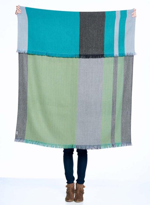 Weeping Willow Alpaca Throw comparing back to front side