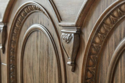 Architrave bed detail closeup of cornice.