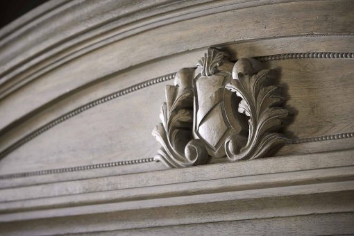 Acanthus Shield on headboard closeup