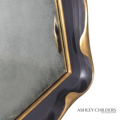 Venus mirror corner closeup.