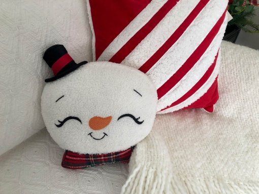 Snowman head Sleep with red/stripe pillow set.