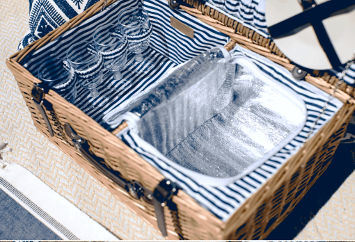 Blue&W basket inside view.
