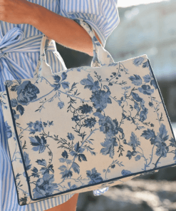 Fiorella Tote lifestyle.