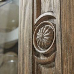 Architrave Display cabinet medallion detail