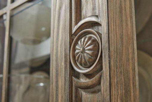 Architrave Display cabinet medallion detail