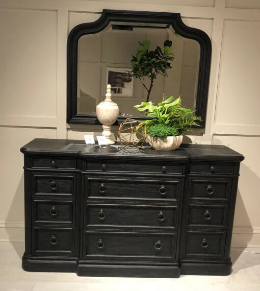 Atrium chest and mirror lifestyle