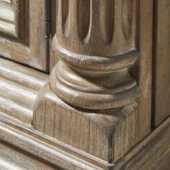Architrave buffet closeup of bottom corner