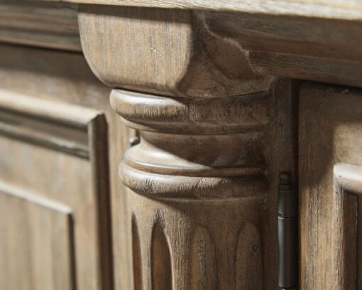 Architrave buffet closeup of top corner